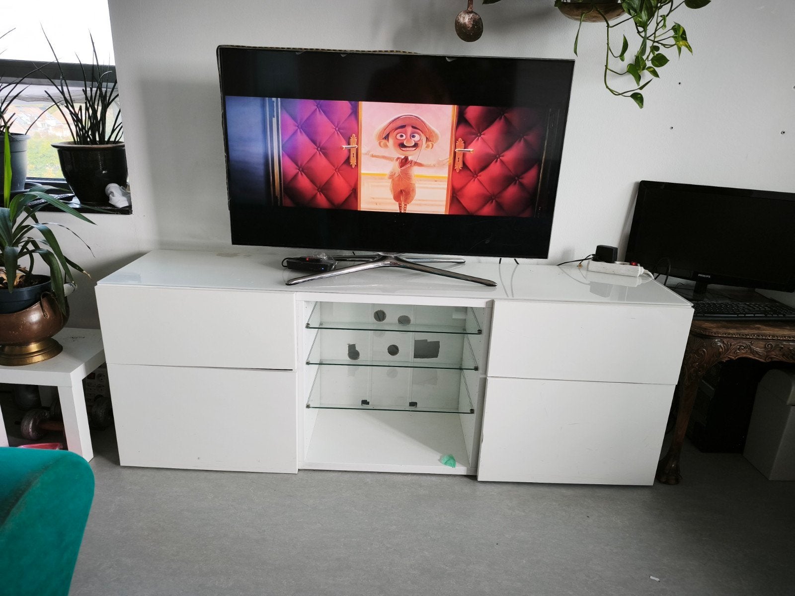 TV. KAST, Ophalen