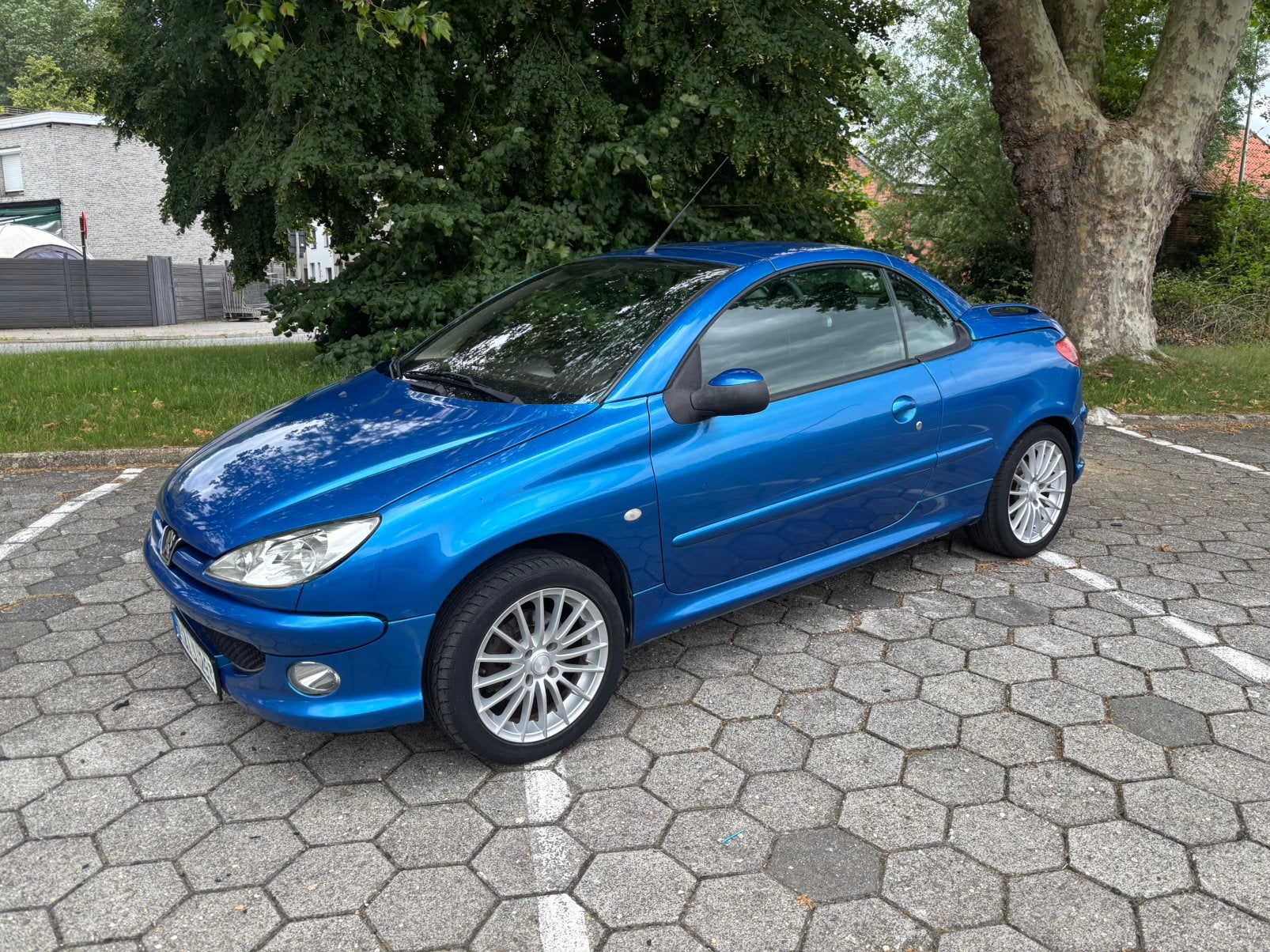 Propere Peugeot 206 CC CABRIO  met keuring., Auto's, Voorwielaandrijving, Stof, Zwart, 4 cilinders