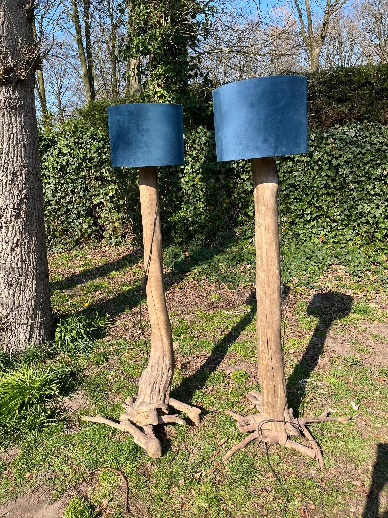 Teakhouten vloerlamp met blauwe fluwelen kap, Utilisé, Landelijk, rustiek, Tissus, 150 à 200 cm