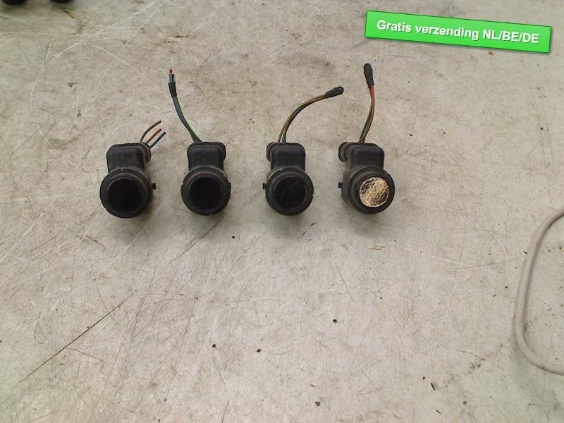 ENSEMBLE CAPTEURS AIDE AU STATIONNEMENT Audi A4 Avant (B8), Auto-Union-Straße  1,
85057  Ingolstadt, DE, Info@audi.de, Audi, Utilisé