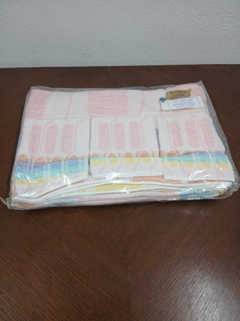 Vintage Belgische handdoekenset (7-delig) nieuw!, Ophalen of Verzenden, Nieuw, Meerkleurig, Handdoek