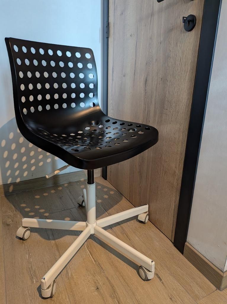 IKEA Skalberg zwart-witte verstelbare bureaustoel, Ophalen, Gebruikt, Zwart, Bureaustoel