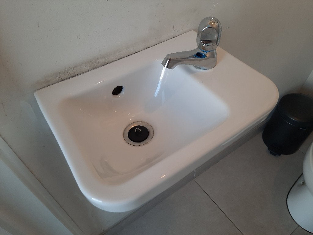 WC-lavabo + kraan Villeroy & Boch, in perfecte staat., Ophalen, Zo goed als nieuw, Chroom, Kraan
