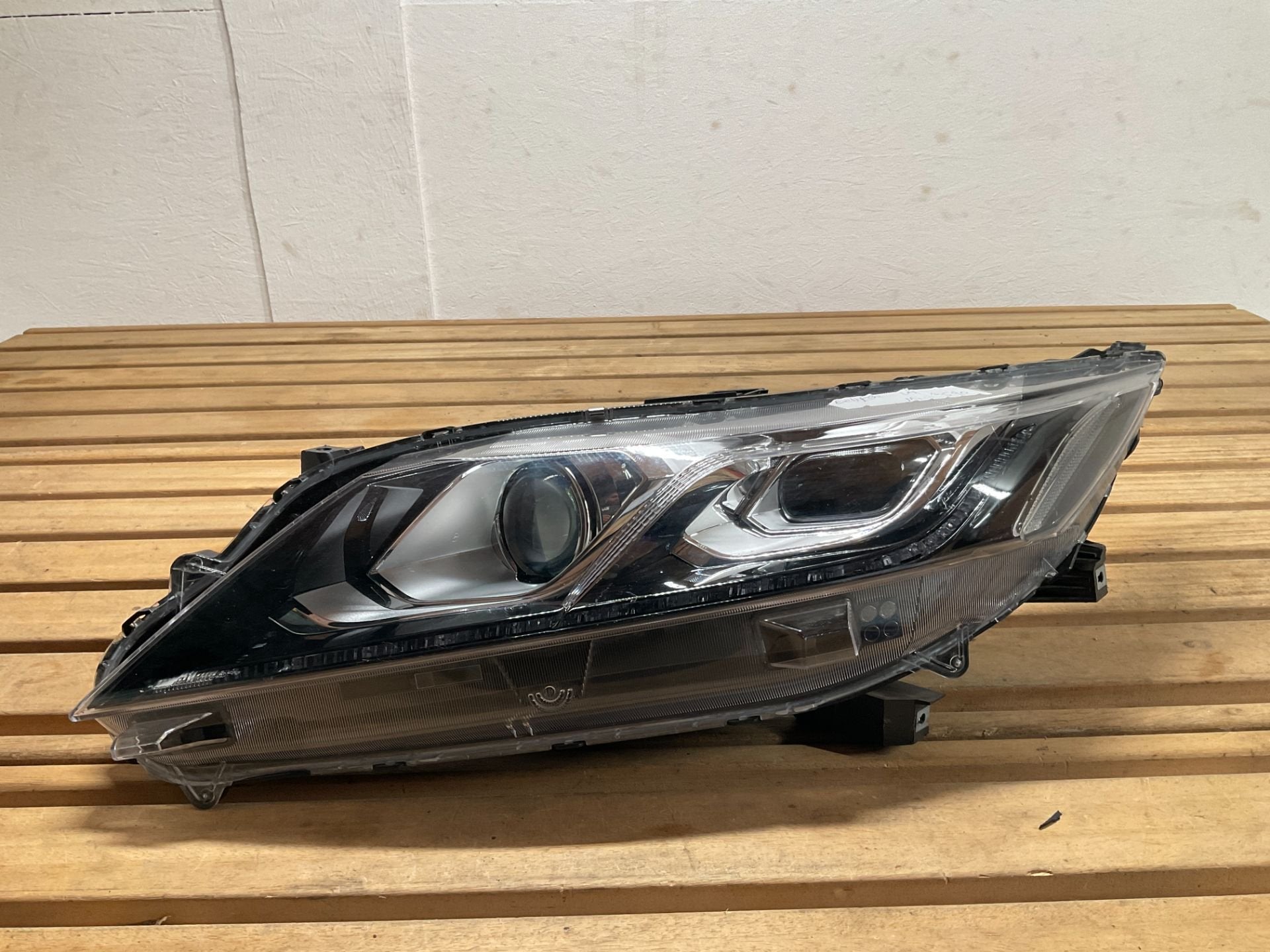 Koplamp Mitsubishi Eclipse Cross 8301D169 8301D171 Links LED, Info@mitsubishi-motors.com, Mitsubishi Motors Corporation, Utilisé