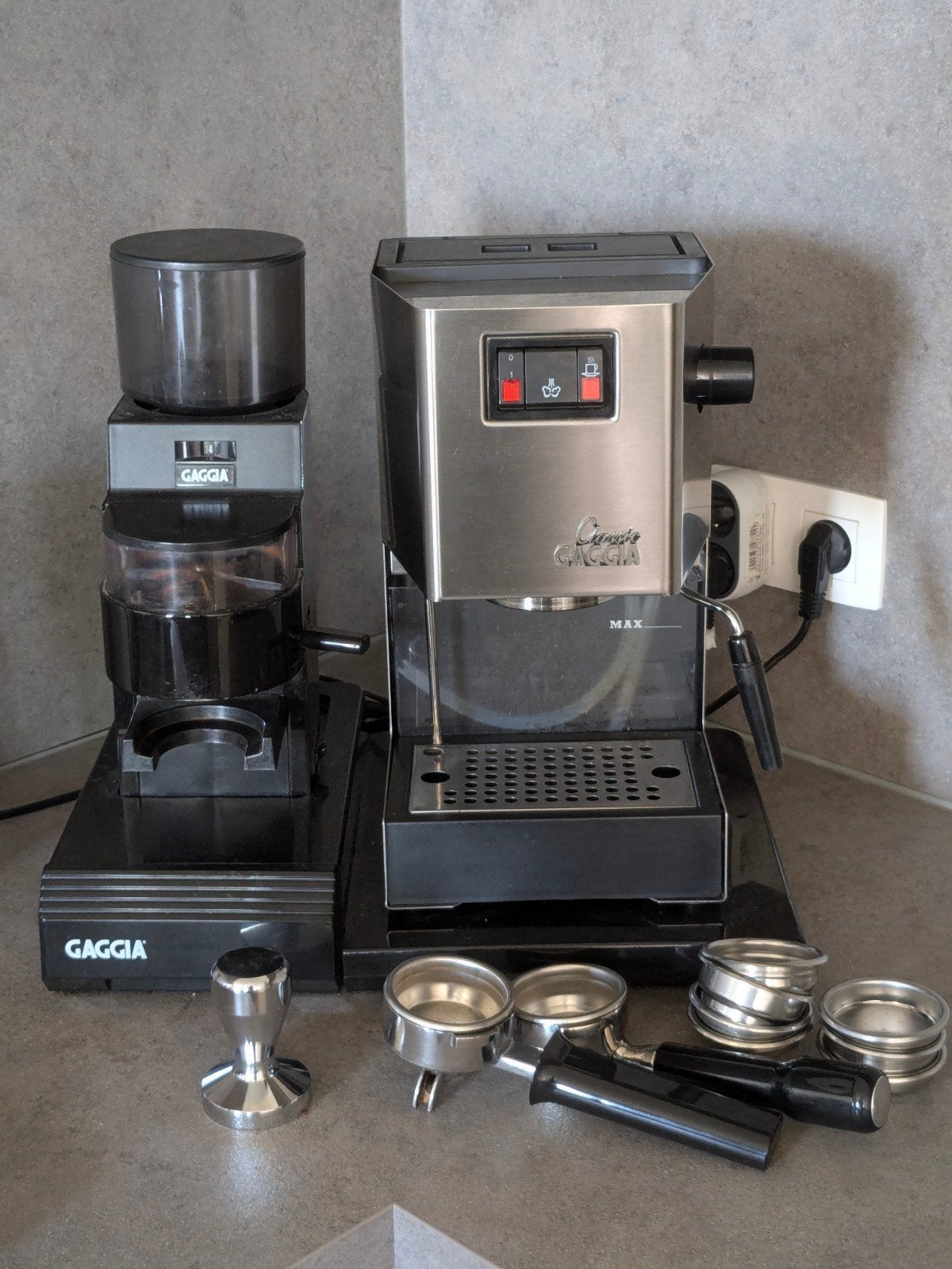 Gaggia Classic + koffiemolen + extra portafilter en baskets, Elektronische apparatuur, Ophalen, Gebruikt, Espresso apparaat, Koffiebonen