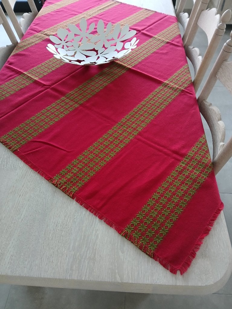 Tafelkleed, evt voor de komende feestdagen!, Huis en Inrichting, Franjes/kwastjes, Nieuw, Ophalen of Verzenden, Rood