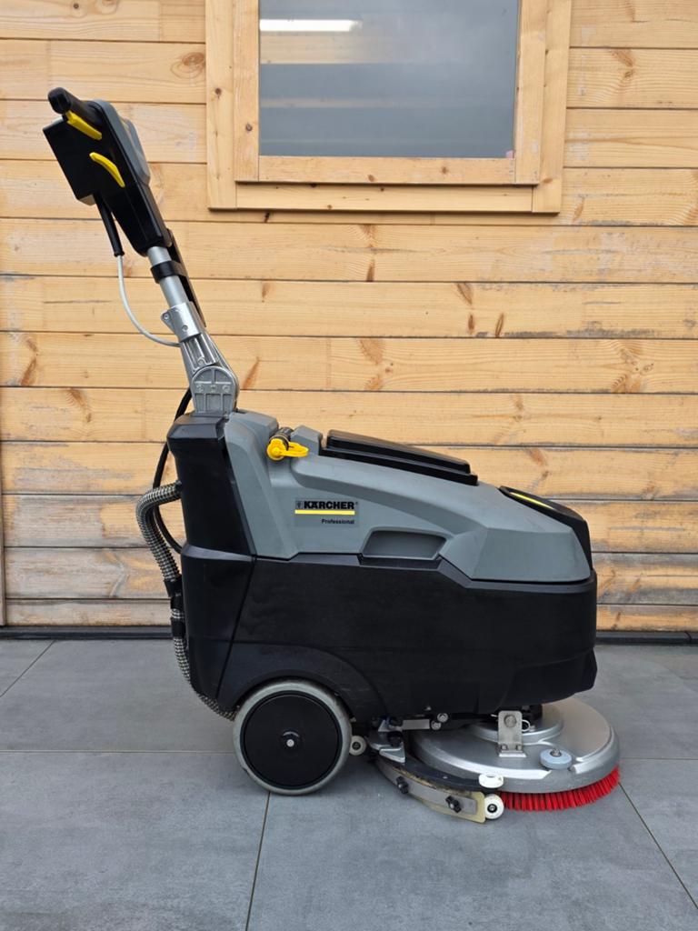 Kärcher BD 40/12C Professional Schrobzuigmachine op Accu, Doe-het-zelf en Bouw, Reinigingsmachines, Gebruikt, Schrobmachine, Ophalen of Verzenden