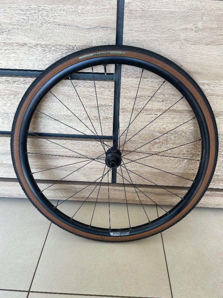 Roue vélo alu Forza Breva + pneu Specialized, Utilisé, Aluminium, Roue, Enlèvement