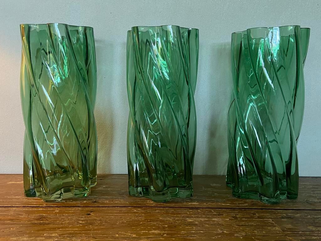 Cadeautip feest: kleurrijke groene glazen vazen., Ophalen, Nieuw, Glas, Minder dan 50 cm