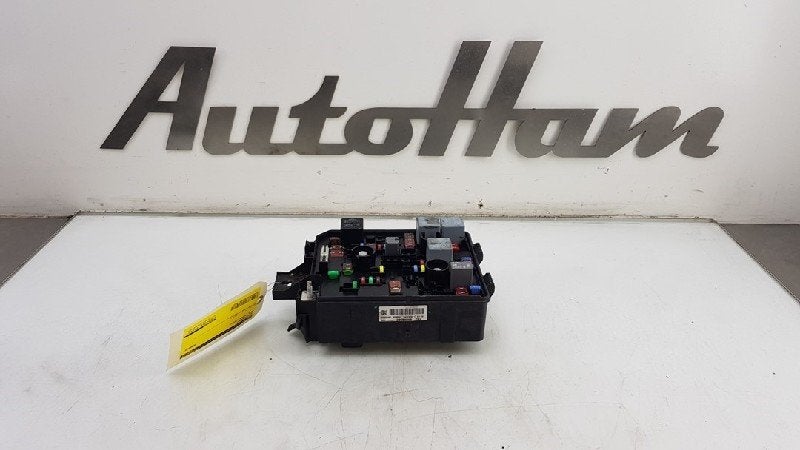 BOITIER FUSIBLES Opel Corsa E (|39068005|13491092|), Opel, Opel Automobile GmbH, Utilisé, Kontakt-opel@opel.com
