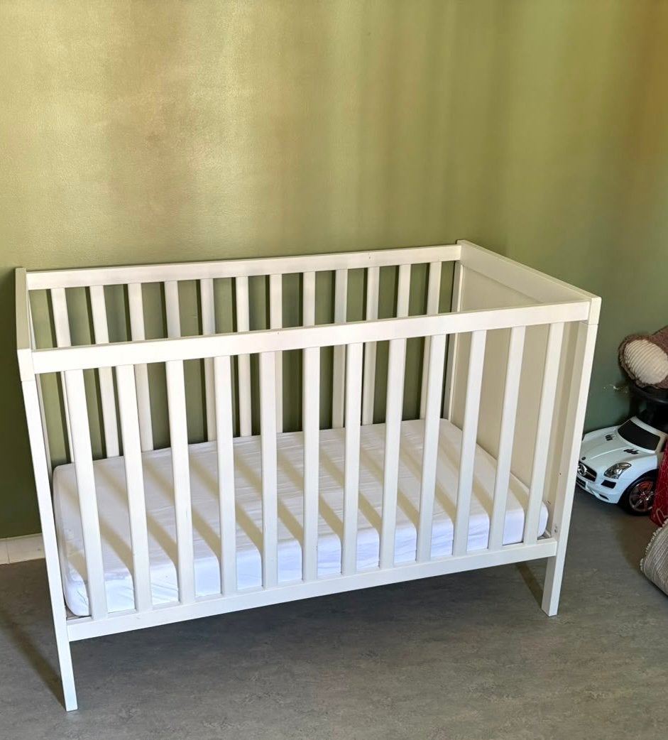 IKEA Baby bed, Ophalen, Zo goed als nieuw, Matras