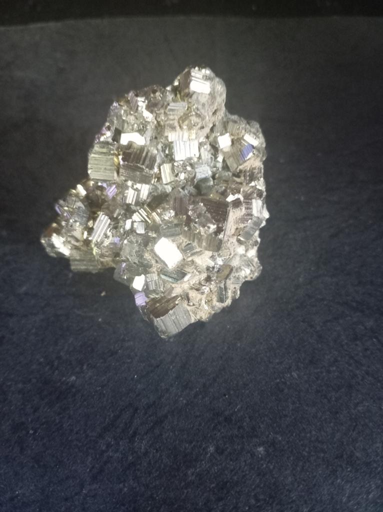 Schitterend octaëdrisch pyriet uit Brazilië, Verzamelen, Verzenden, Mineraal