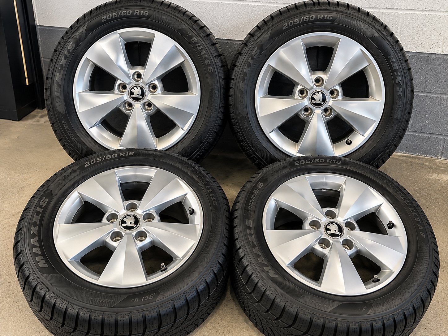 Kit hiver Skoda Kodiaq 205/60 R16, Autos : Pièces & Accessoires, Pneus et Jantes, Pneus hiver, 16 pouces, Véhicule de tourisme