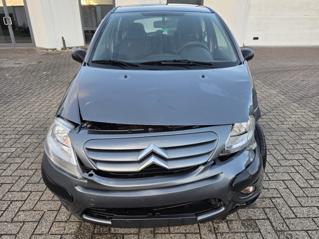 Citroën C3 accidentée : 143000 km, 1124 cm³, Achat, 140 g/km, 4 portes