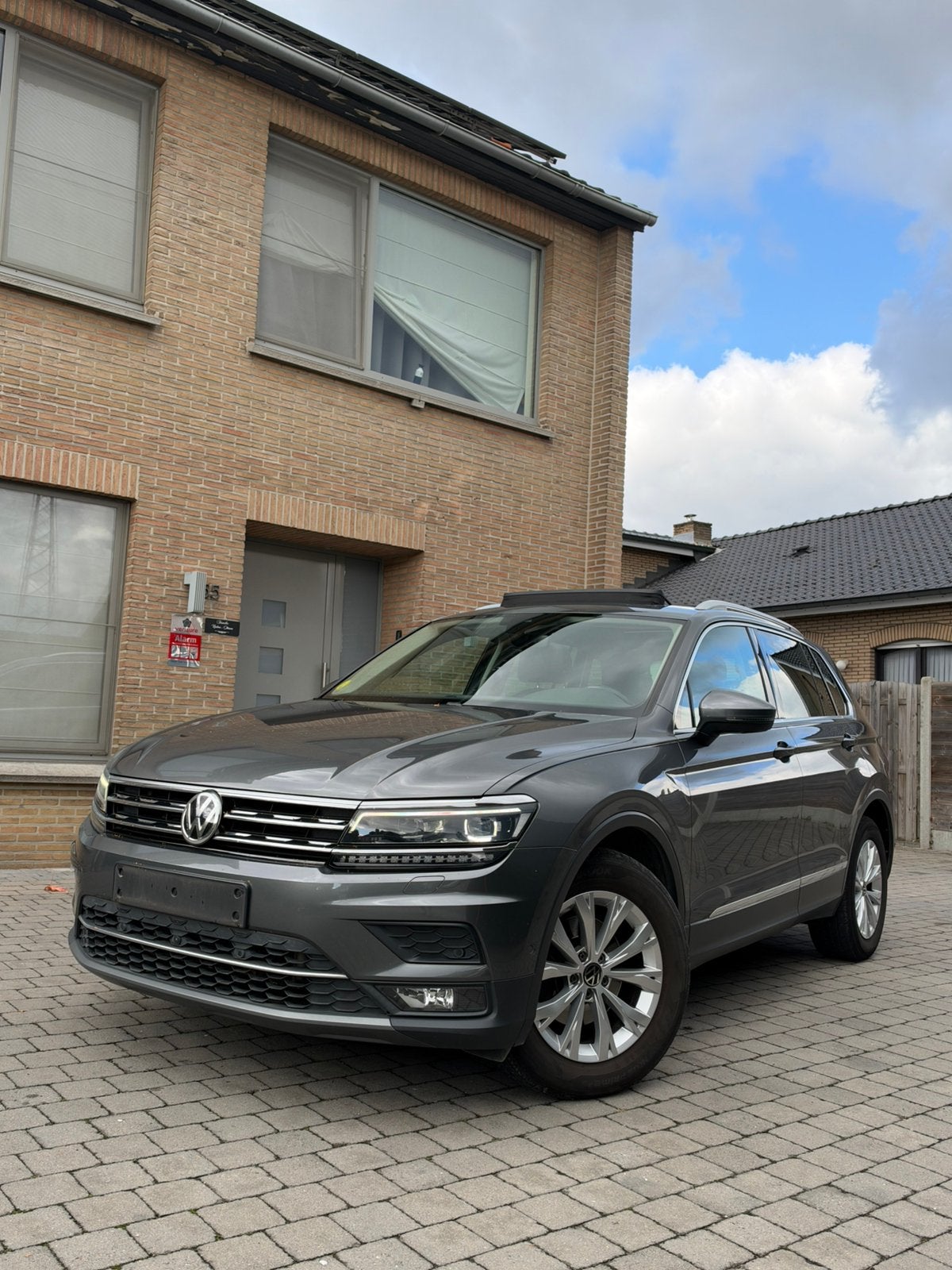 VW Tiguan 2.0TDI Highline Carplay Pano 360 Cam | Nieuwstaat, Auto's, Automaat, Lederen bekleding, Leder, 5 deurs