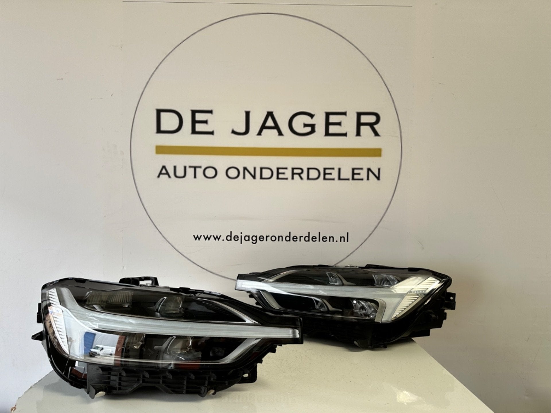 VOLVO XC60 XC 60 II PHARES FULL LED GAUCHE ET DROITE, Gunnar Engellaus vag 8
405 31  Gothenburg, SE, Info@volvocars.com, Volvo Car Corporation