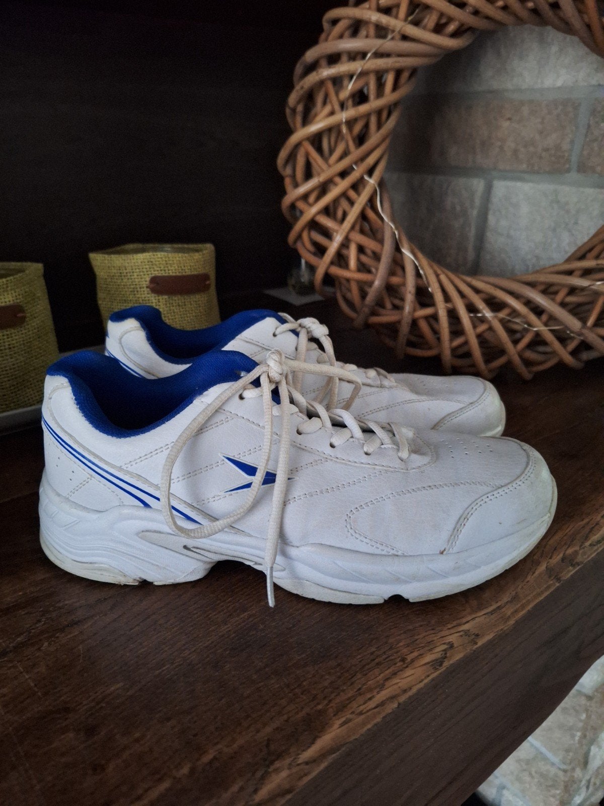 Sportschoenen maat 42, Enlèvement