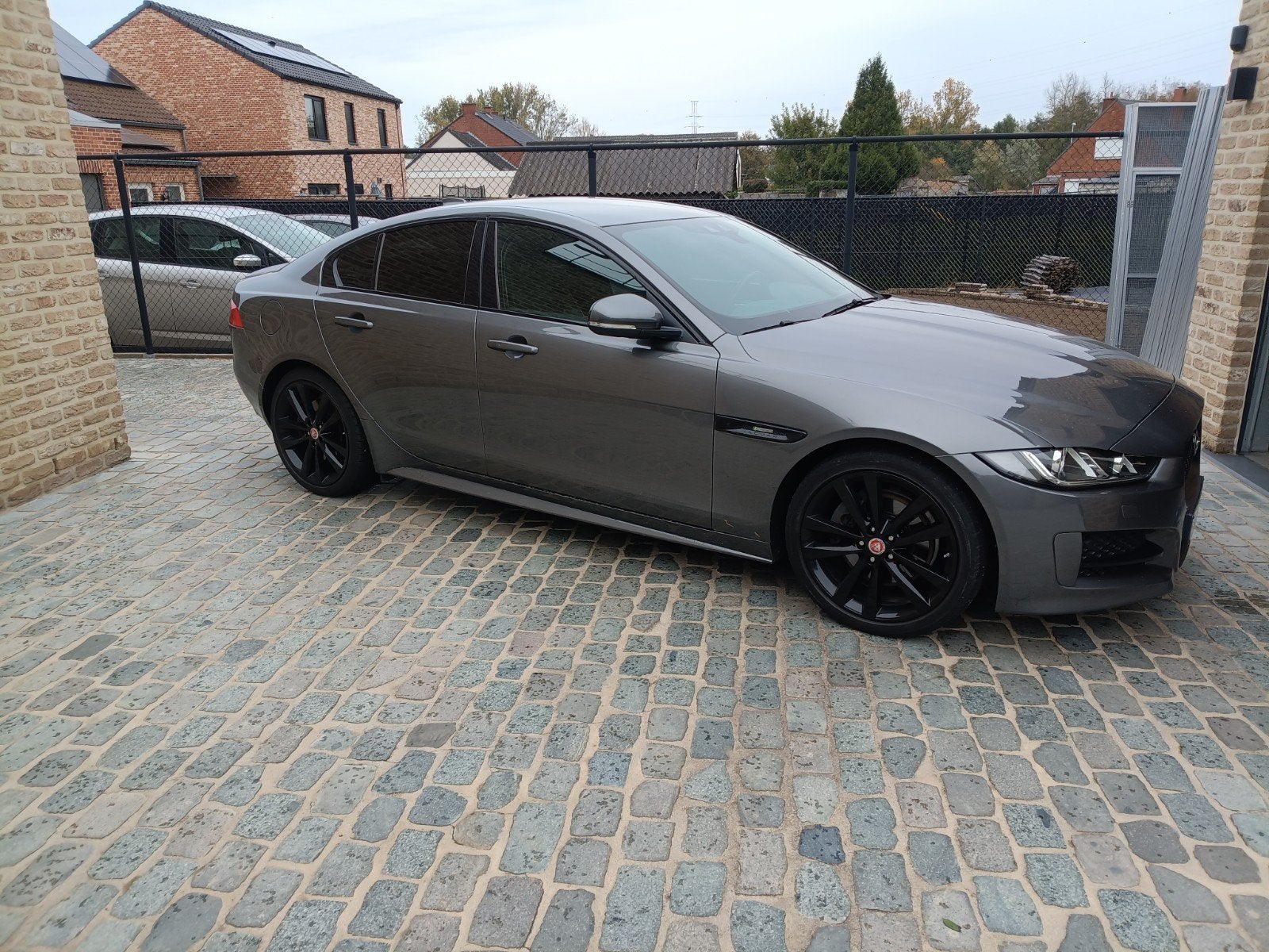 Jaguar xe r-sport 2.0 benzine, Auto's, Automaat, Achterwielaandrijving, Zwart, Leder