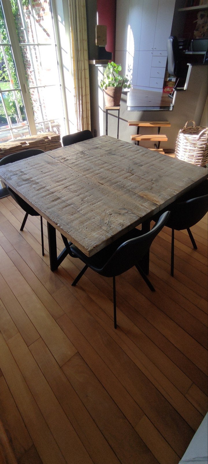 vierkante tafel met ijzer onderstel, Ophalen of Verzenden