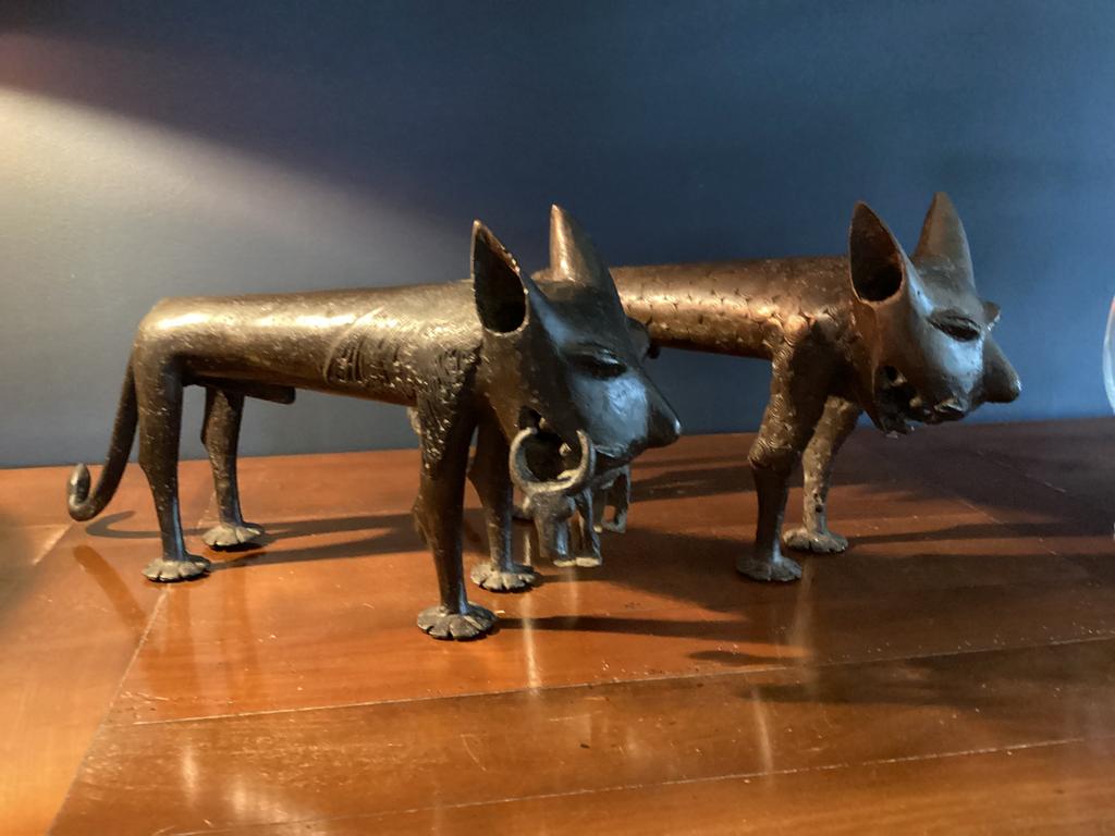 Couple de léopards en bronze, Enlèvement