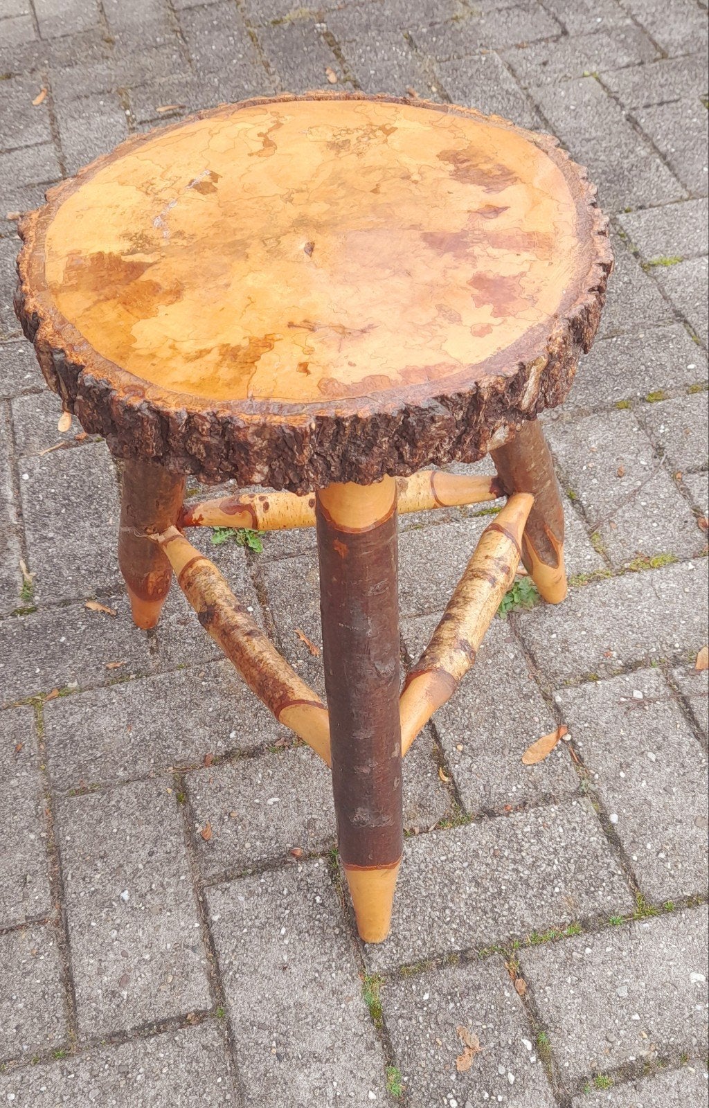 tabouret bois taillé, Enlèvement, Bois