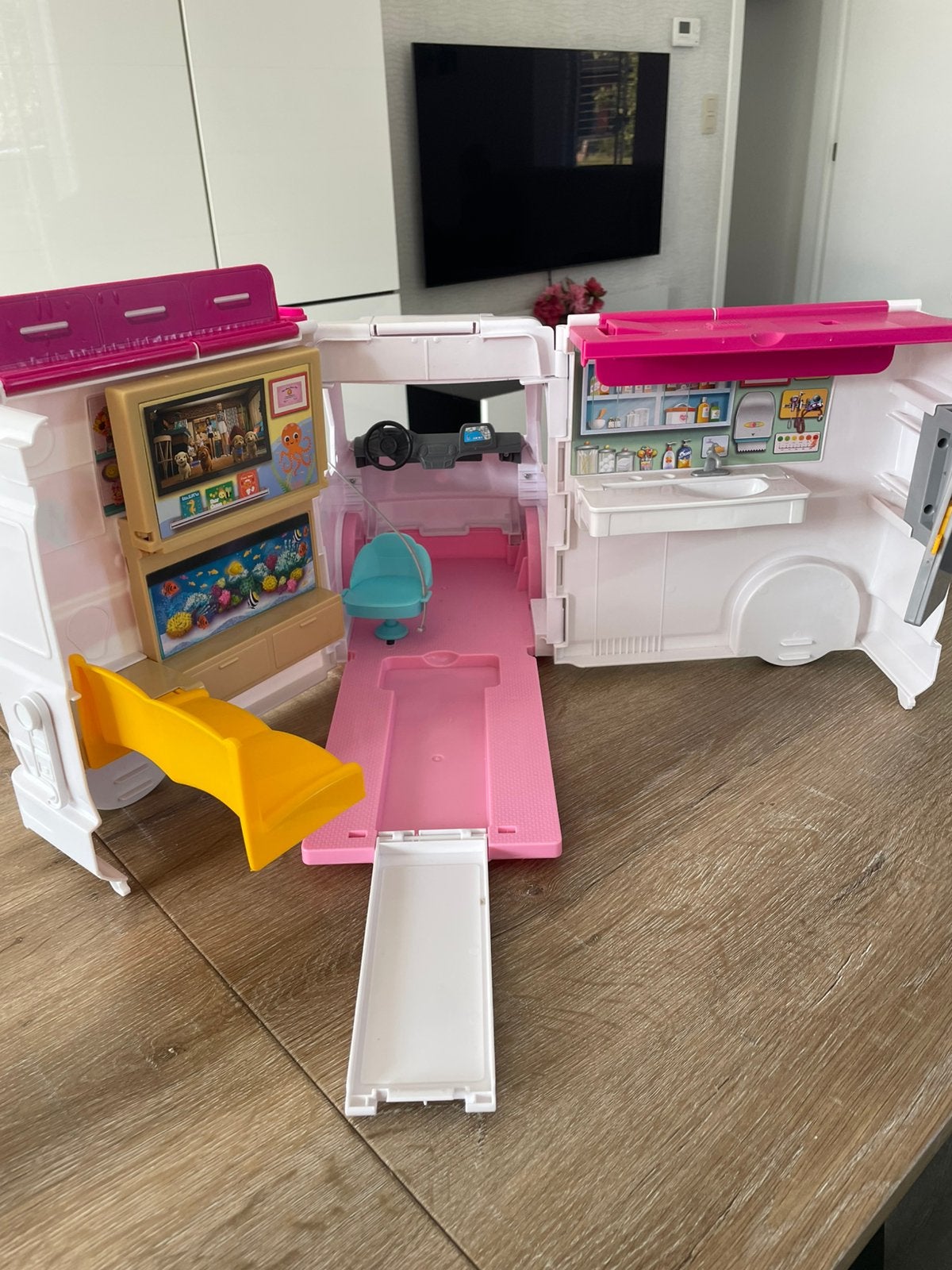 Barbie ambulance zonder ascessoires 5 euro, Ophalen, Zo goed als nieuw