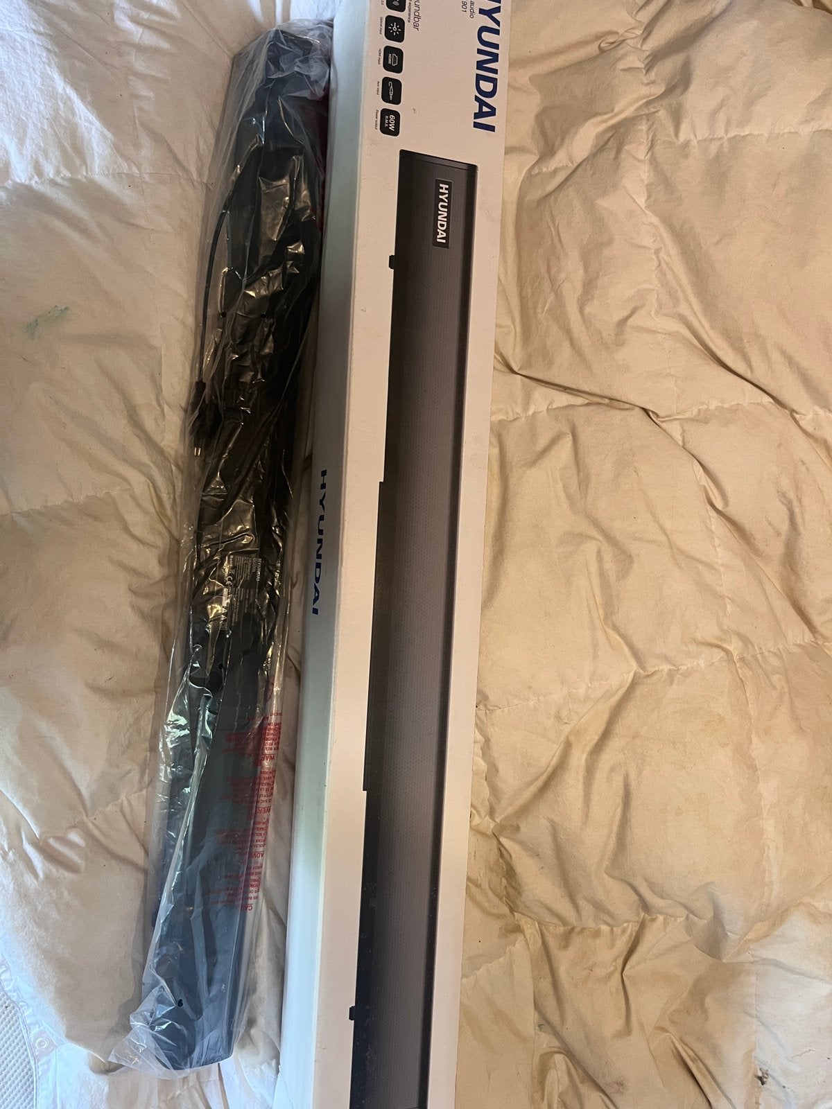Hyundai Soundbar met schade aan de behuizing, Enlèvement, Bluetooth, Utilisé