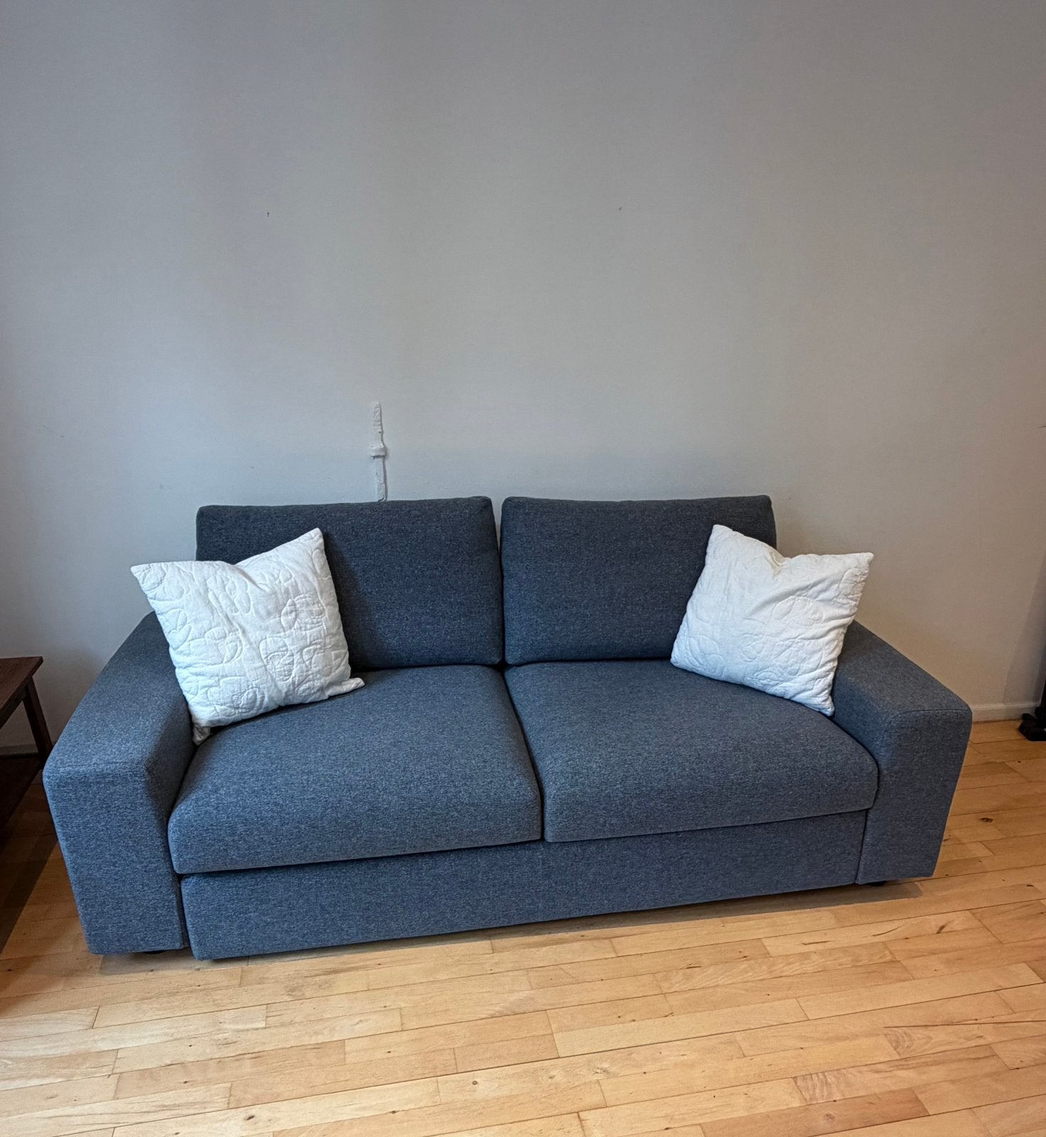 2 seater sofa bed with wide armrests, Enlèvement ou Envoi, Comme neuf