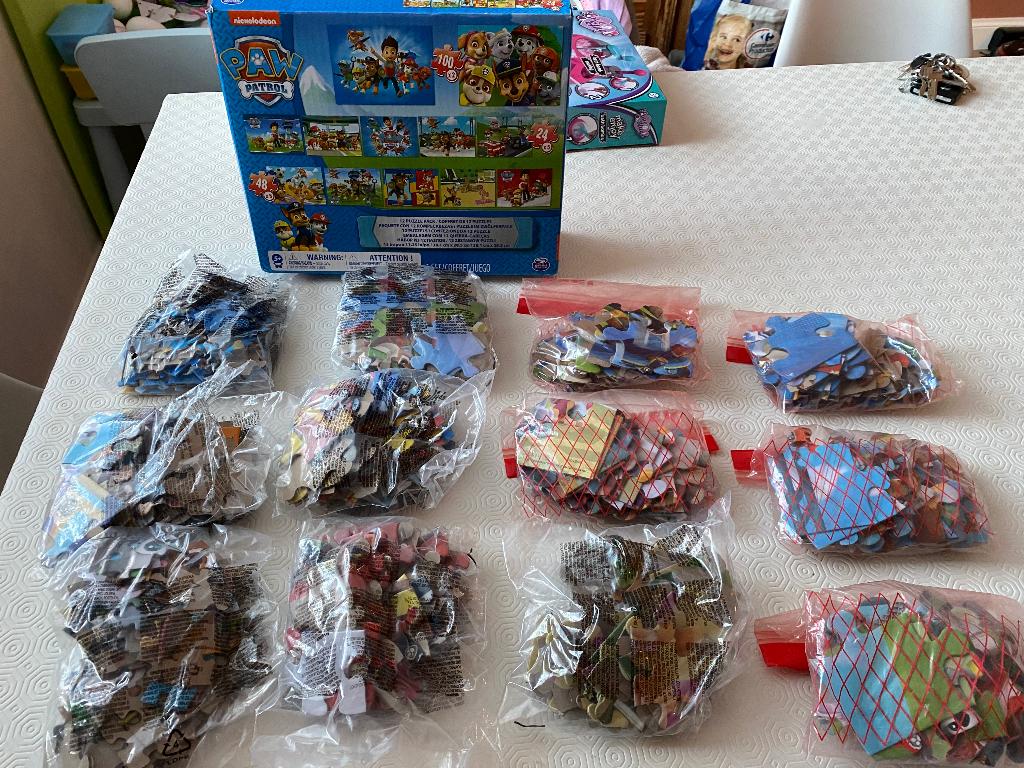 12 puzzels van paw patrol (100 stukjes, 48 en 24 stukjes), Kinderen en Baby's, Ophalen, Zo goed als nieuw