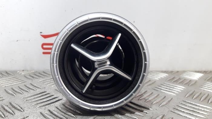 Grille aération tableau de bord d'un Mercedes CLA, 3 mois de garantie, Utilisé, -, -