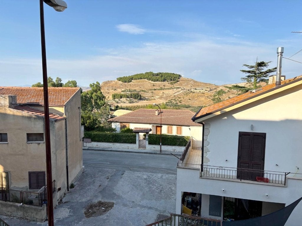 Sicile, Appartement 78 m², vue sur les collines, 15 000 €, Village, 78 m², Montedoro, 2 pièces