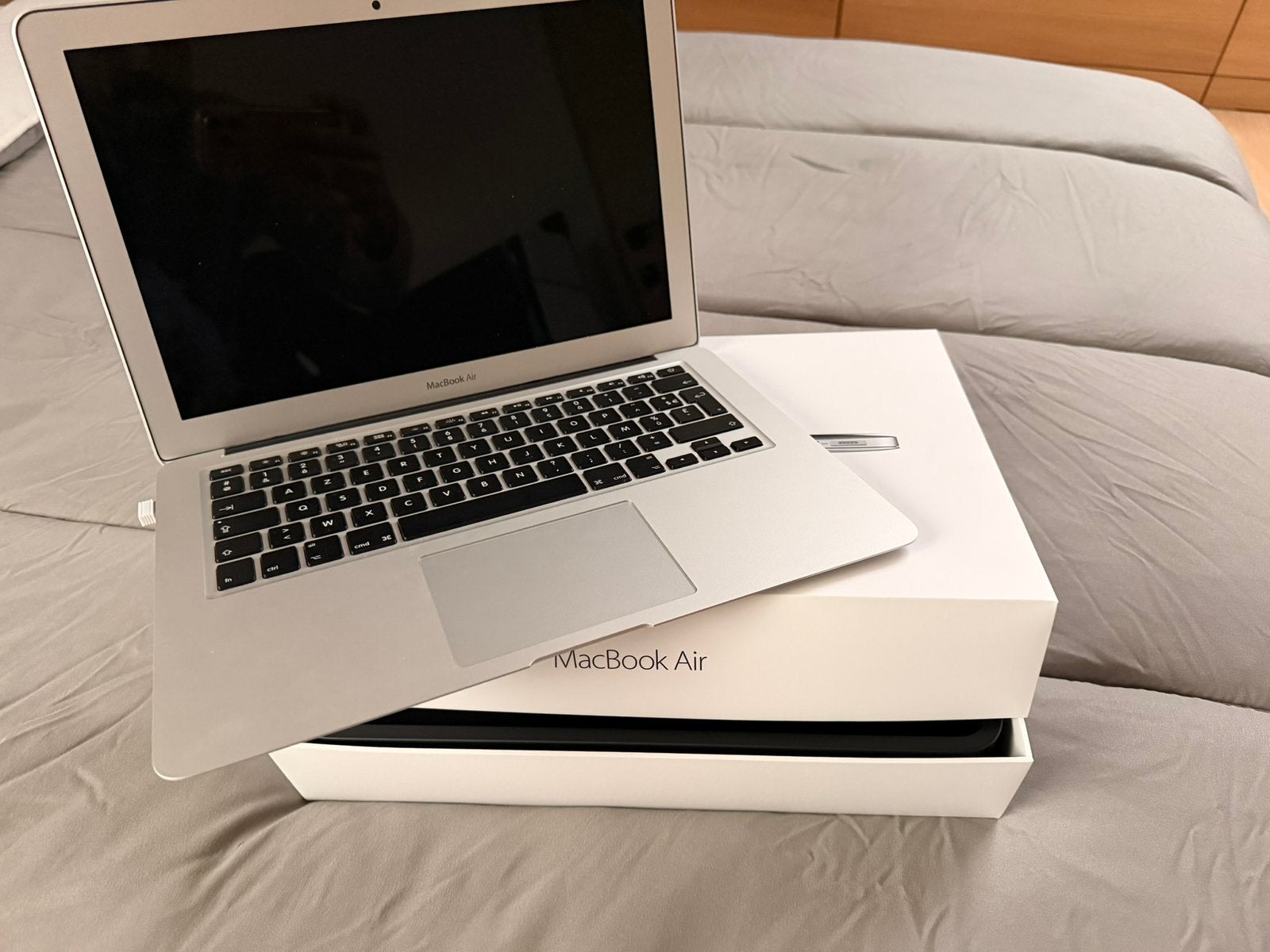 Macbook air apple super état peu utilisé boite facture, Enlèvement, Comme neuf, MacBook
