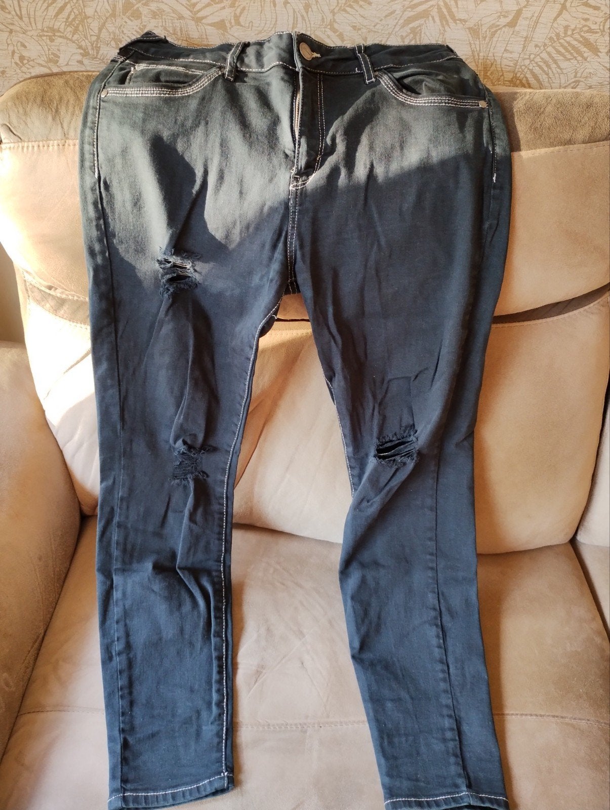 Zwarte ripped jeans regular Clockhouse m. EUR 42, Kleding | Heren, Ophalen of Verzenden, Zo goed als nieuw, Zwart, Clockhouse
