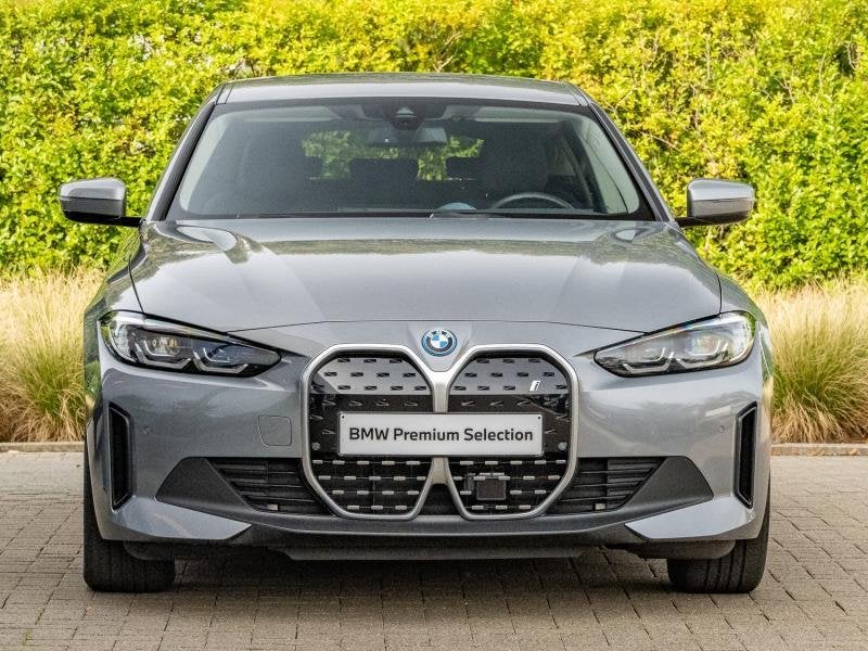 BMW i4 eDrive 35, Auto's, 4 deurs, USB, https://public.car-pass.be/vhr/ad159377-cbad-4ba2-834b-187aa6a12512, Zilver of Grijs