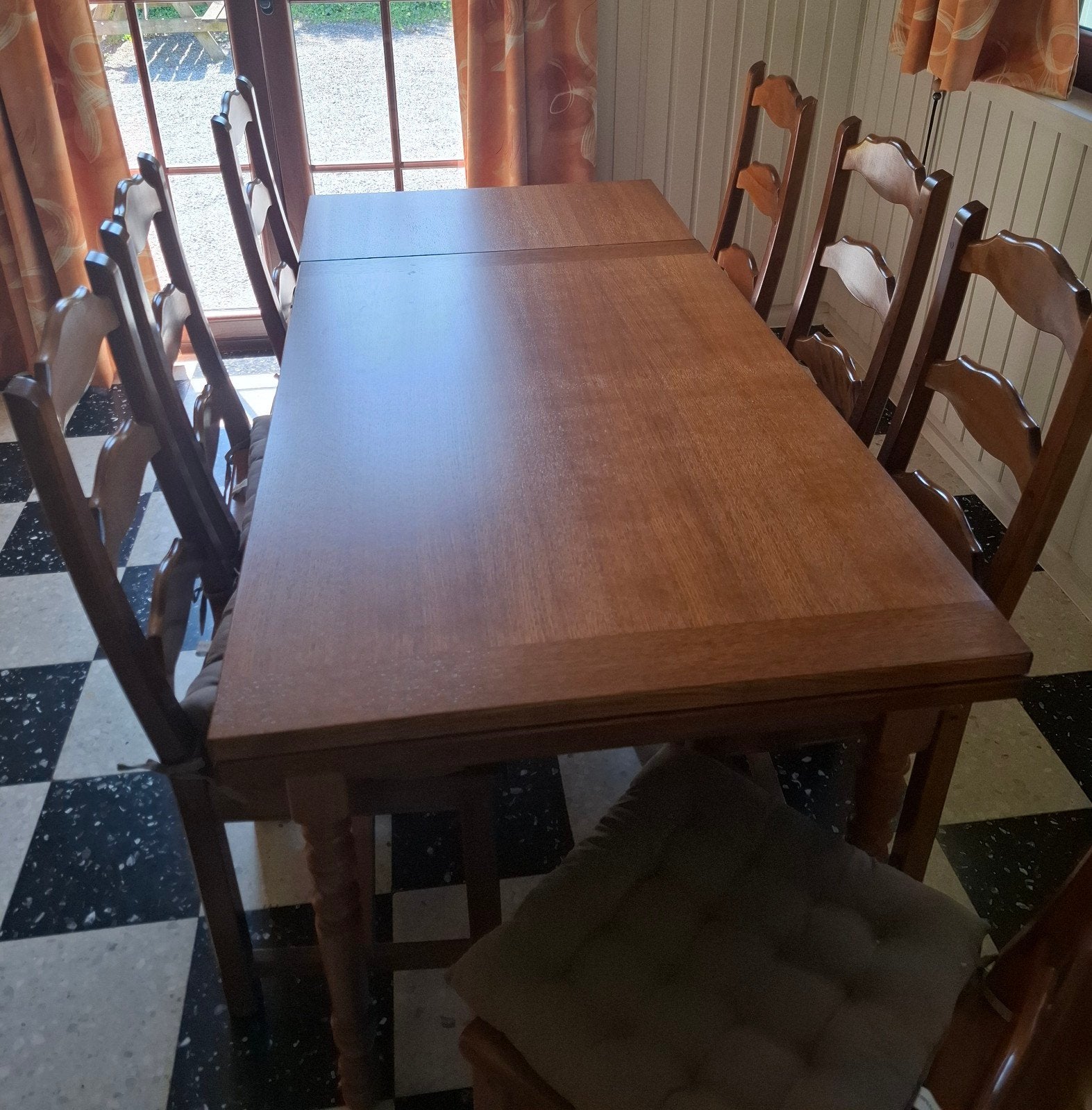 Table de salle à manger avec 8 chaises, Enlèvement