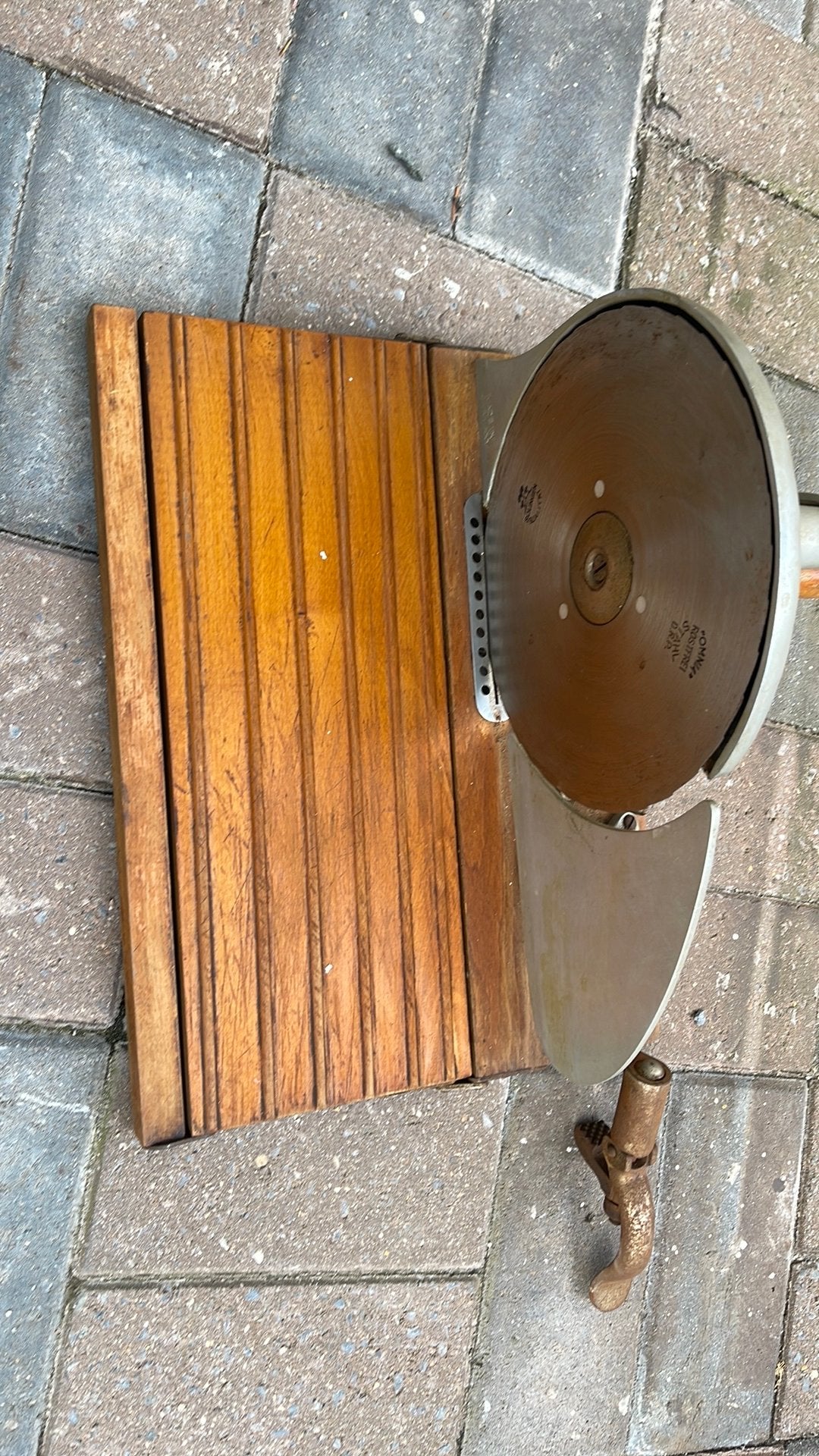 Antieke Omnia 19 broodsnijmachine / allessnijder – ca. 1935, Ophalen