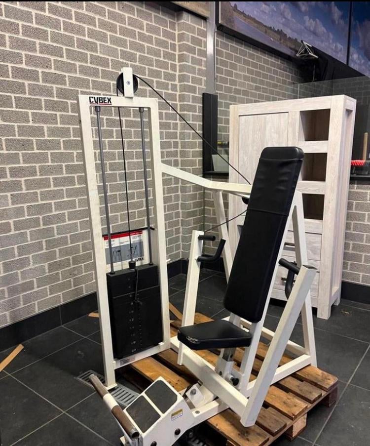 Cybex U.S.A. Chestpress / borstpress / Wit met Zwart, Sports & Fitness, Équipement de fitness, Utilisé, Autres types, Bras, Jambes