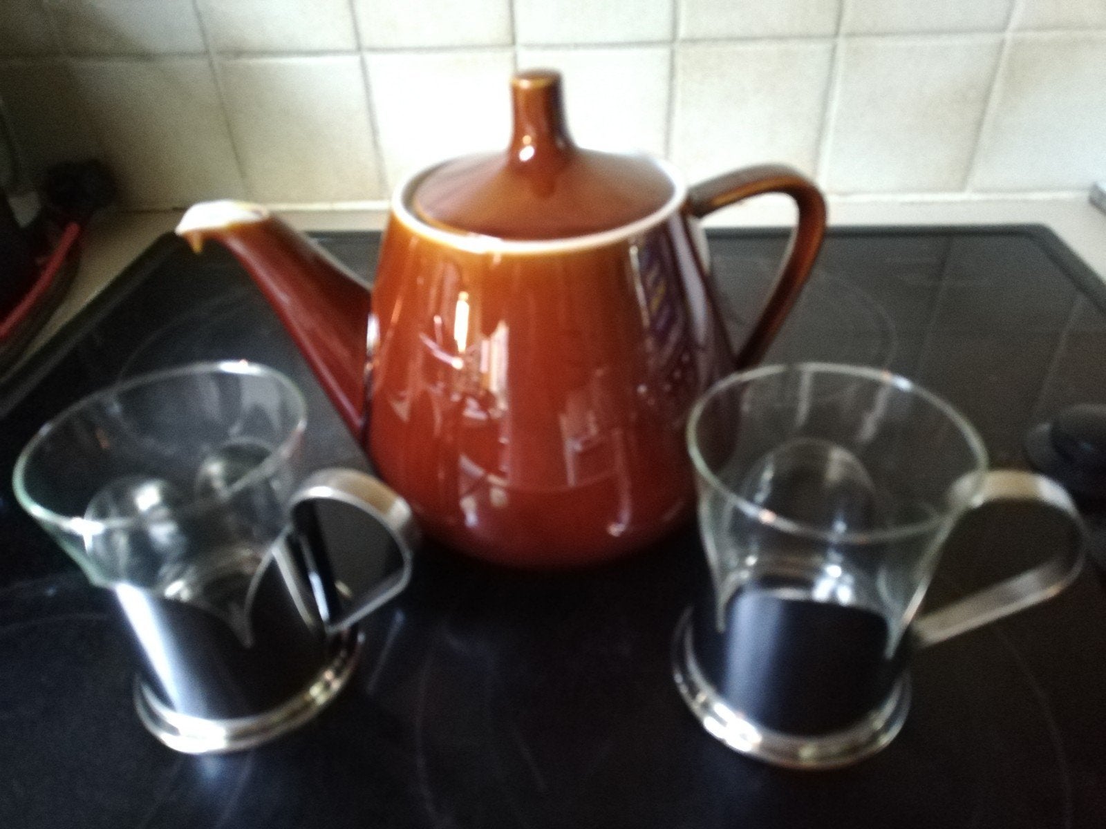 Villeroy Boch theepot met 2 hittebestendige retro theeglazen, Ophalen
