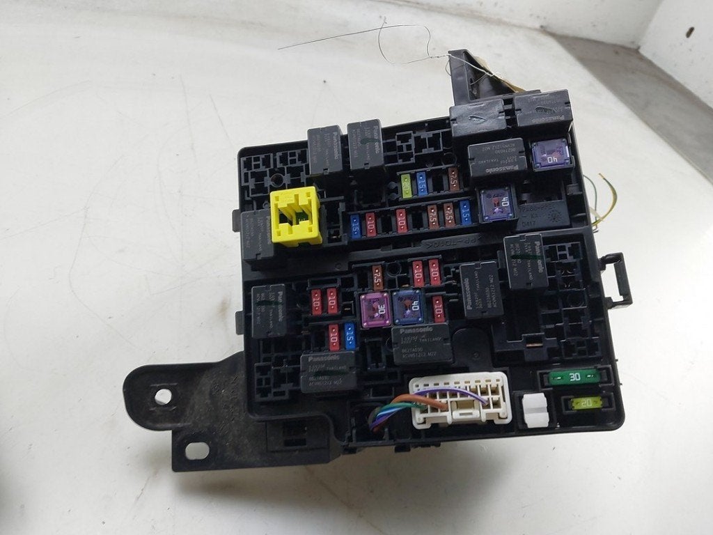 BOITIER FUSIBLES Mitsubishi Space Star (A0) (|8565A349|), Info@mitsubishi-motors.de, MITSUBISHI, Utilisé, Mitsubishi