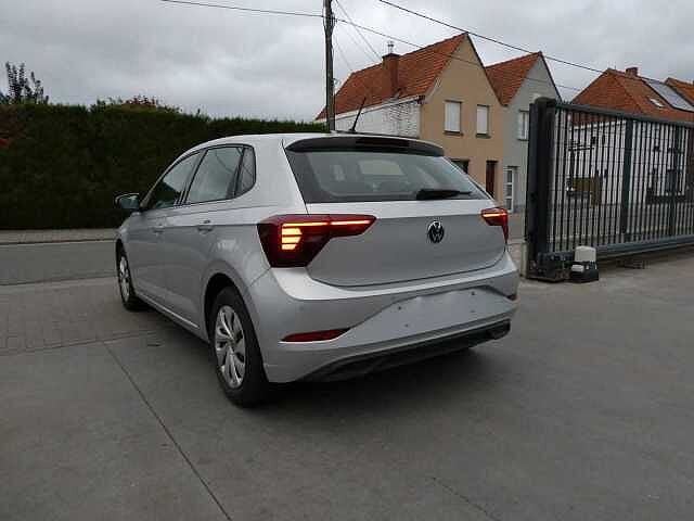 Volkswagen Polo 5d 1.0 TSi 80pk Business Luxe Camera '23, Auto's, Euro 6, Bedrijf, Zilver of Grijs, 999 cc