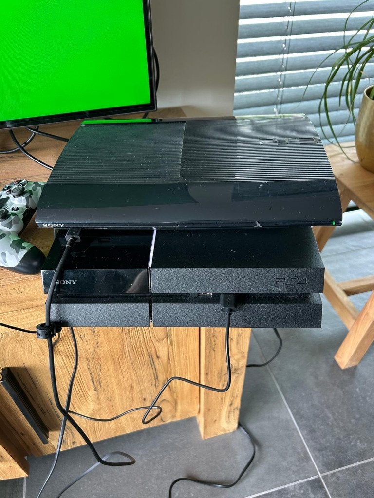 2 Playstations (PS3 en PS4) in 1 koop met 19 spellen, Games en Spelcomputers, Spelcomputers | Sony Consoles | Accessoires, Ophalen