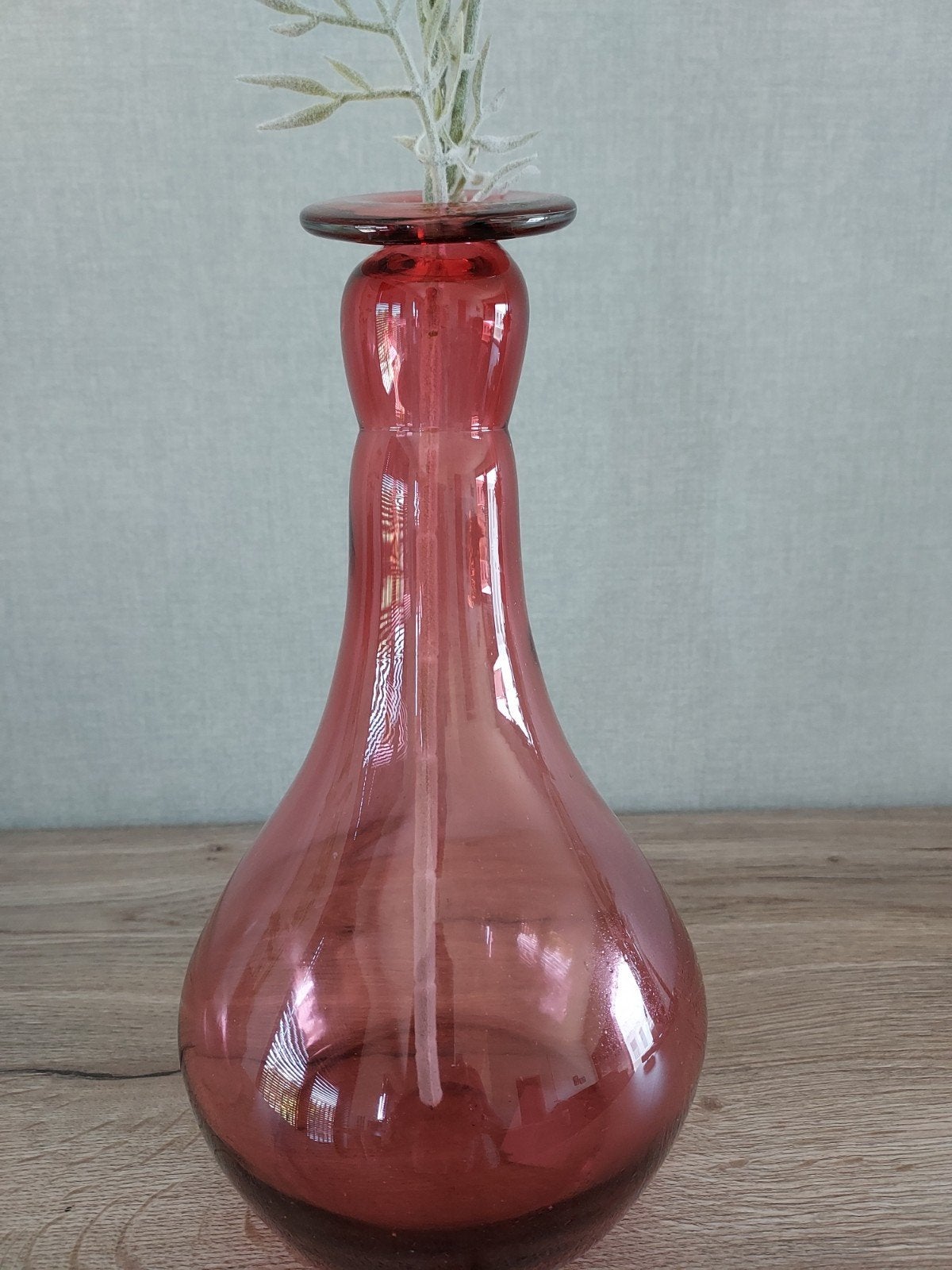 Roze glazen vaas met nep bloem, Huis en Inrichting, Woonaccessoires | Vazen, Ophalen, Roze