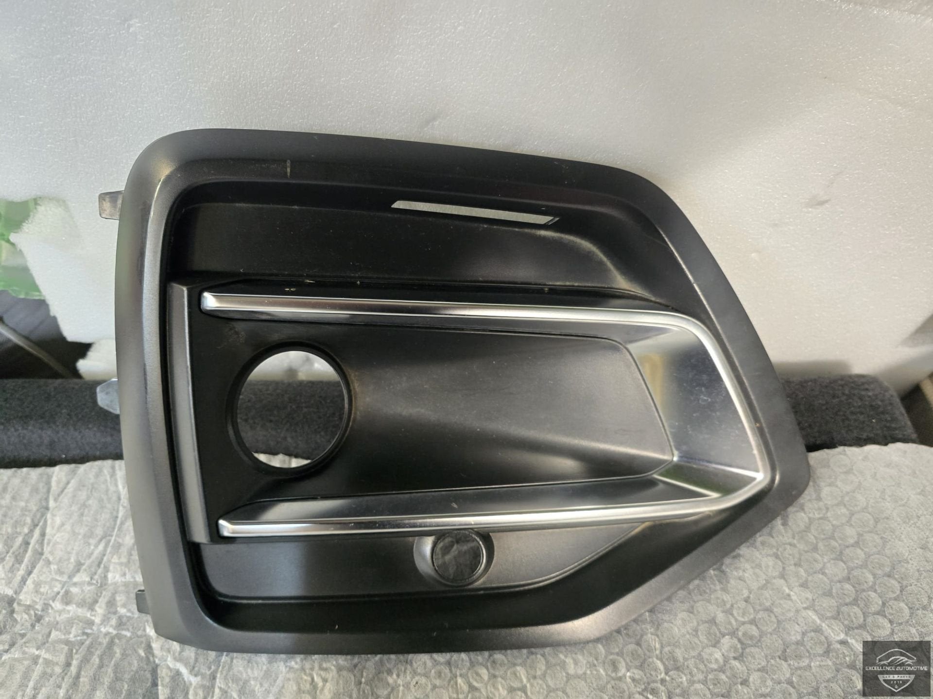 Calandre de pare-chocs avant droite Audi Q5 80A Facelift 80A, Autos : Pièces & Accessoires, Pare-chocs, AUDI AG, Auto-Union-Strasse 1
85045  Ingolstadt, DE