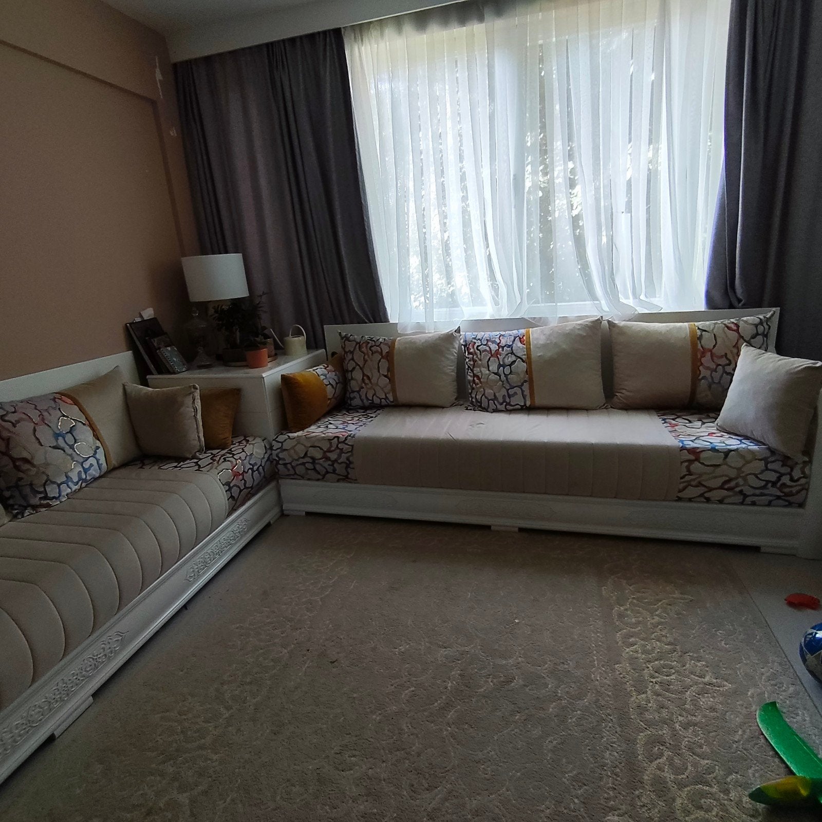 salon marocain, Enlèvement