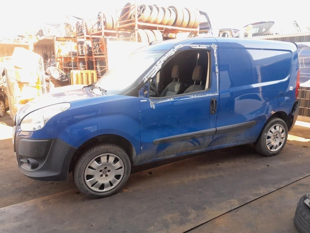PORTIERGREEP BUITEN LINKS Fiat Doblo Cargo (263), Gebruikt, Links, Fiat