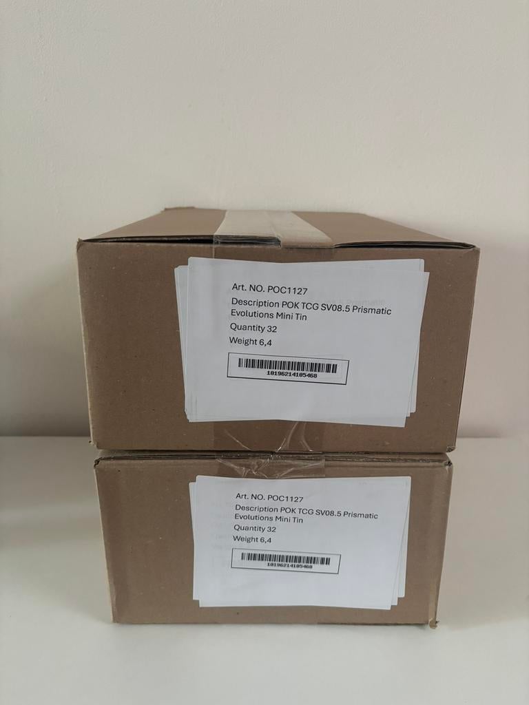 Pokemon Prismatic Evolutions Tin Display Case Sealed (2x), Hobby en Vrije tijd, Ophalen, Nieuw, Overige typen