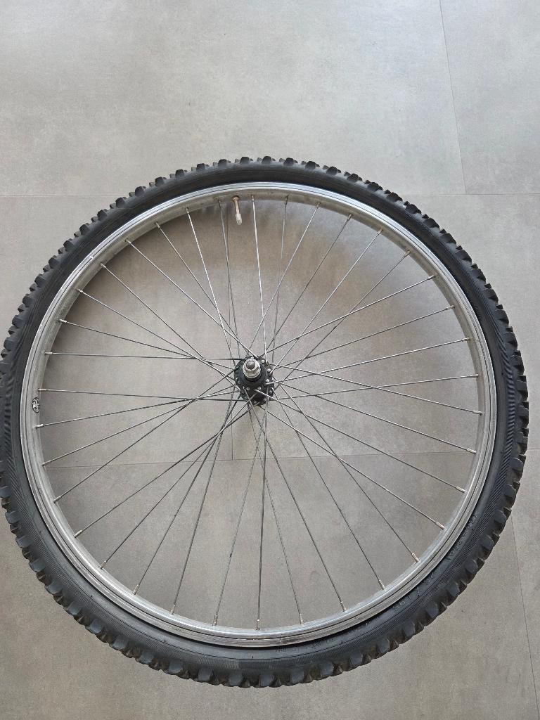 Roue avant vélo et pneu taille 26  1.95, Enlèvement ou Envoi, Pneu