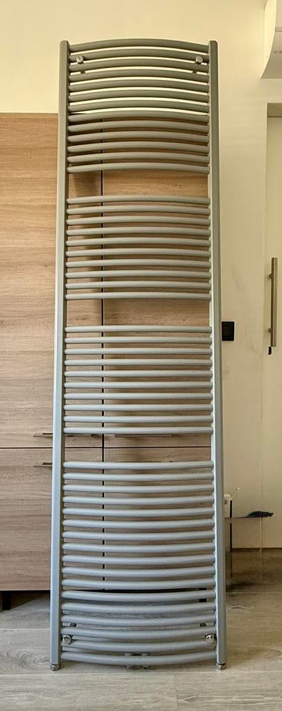 Stijlvolle radiator / handdoekenrek, Doe-het-zelf en Bouw, Verwarming en Radiatoren, Ophalen, Gebruikt, Radiator