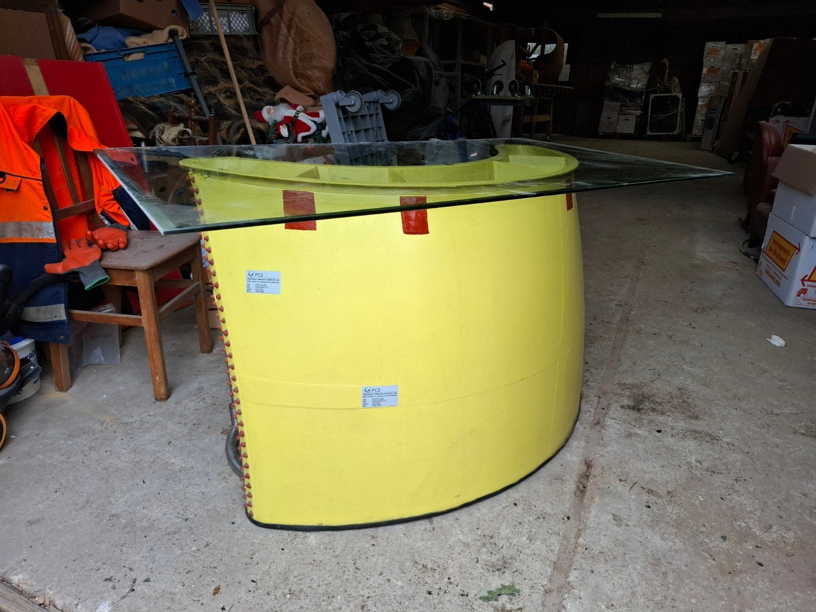 table atypique sur base d une aile d avion Florida, Enlèvement, Verre