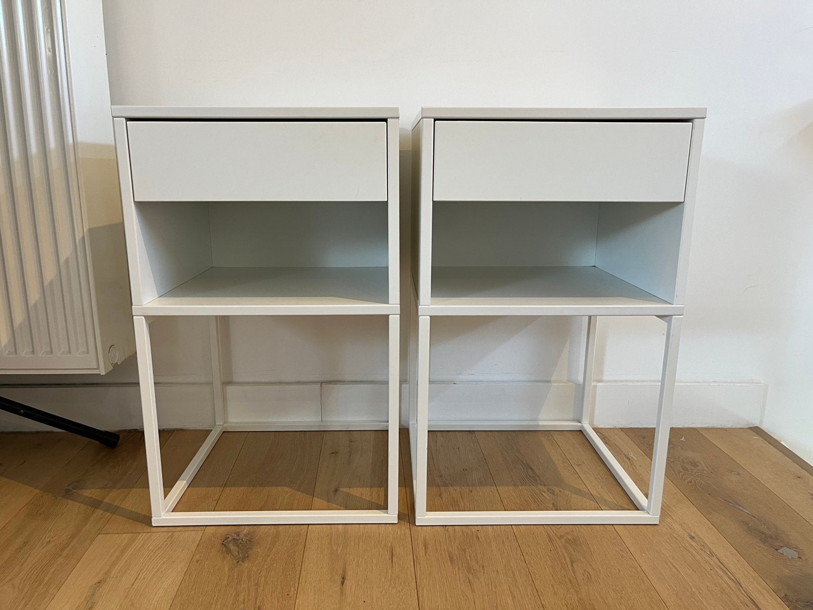 2 witte nachtkastjes - IKEA Vikhammer, Ophalen, Zo goed als nieuw, Minder dan 45 cm, 55 tot 70 cm